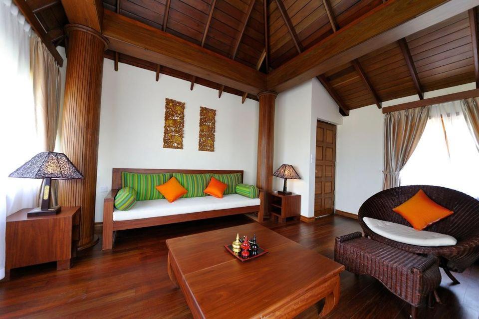 Jade Marina Resort And Spa งาปาลิ ภายนอก รูปภาพ